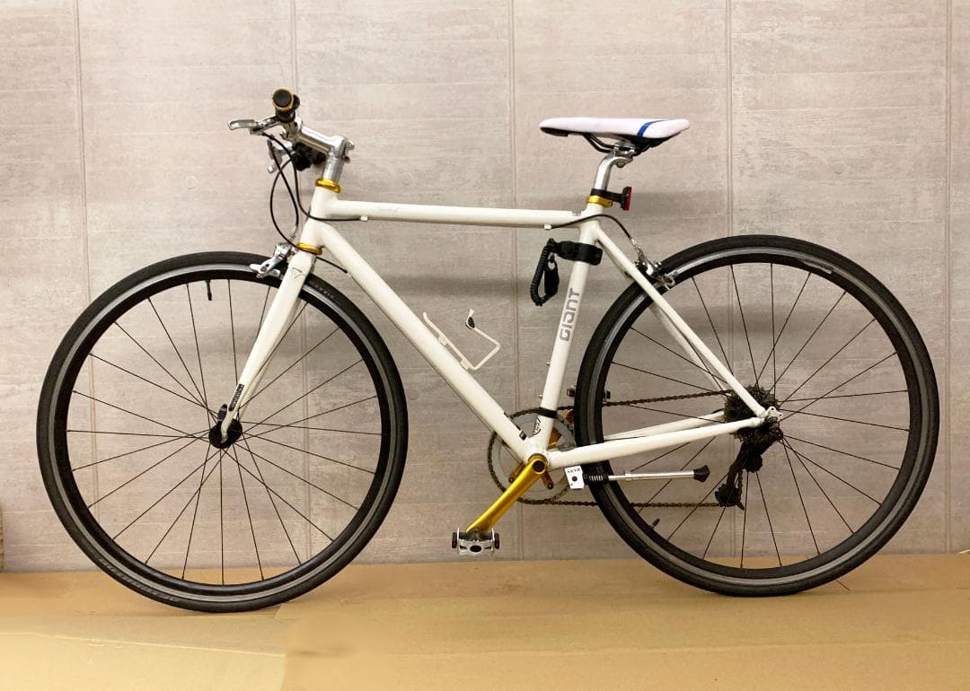 【送料込み】GIANT Tradist S510 ホワイト クロスバイク
