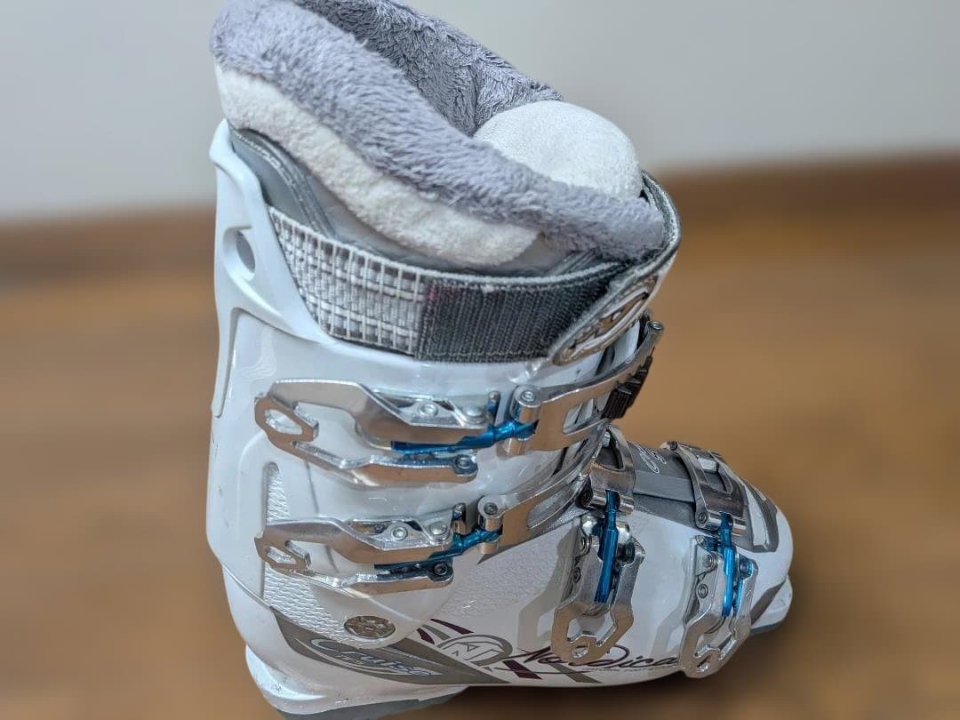 Nordica スキーブーツ(女性用) 24.0-24.5サイズ
