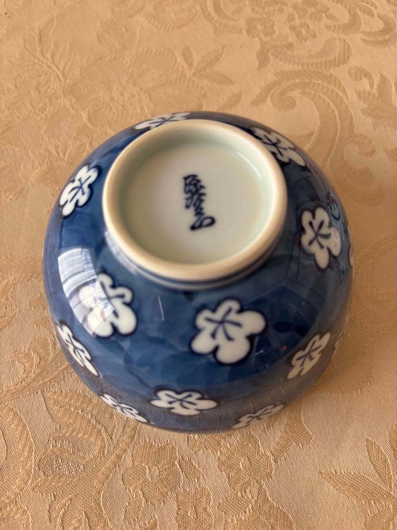源右衛門　（丸紋古染風梅紋、染錦牡丹）椀2客