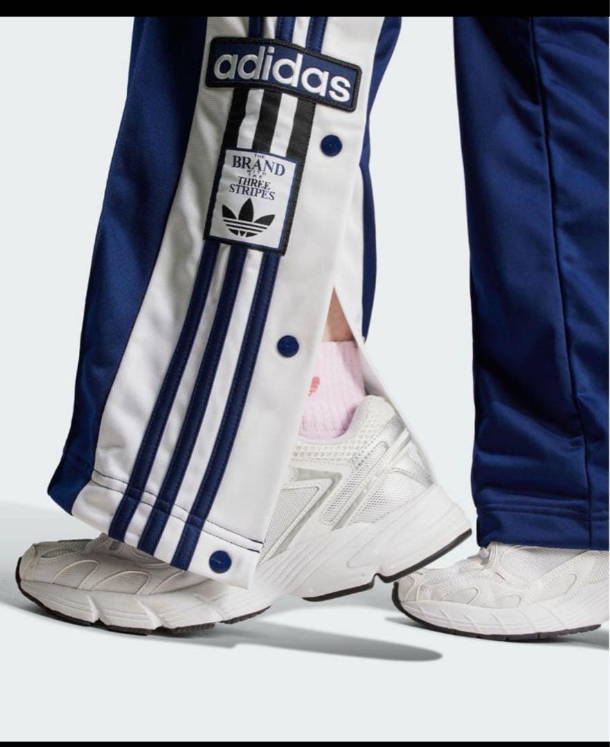 adidas ネイビー ジョガーパンツ