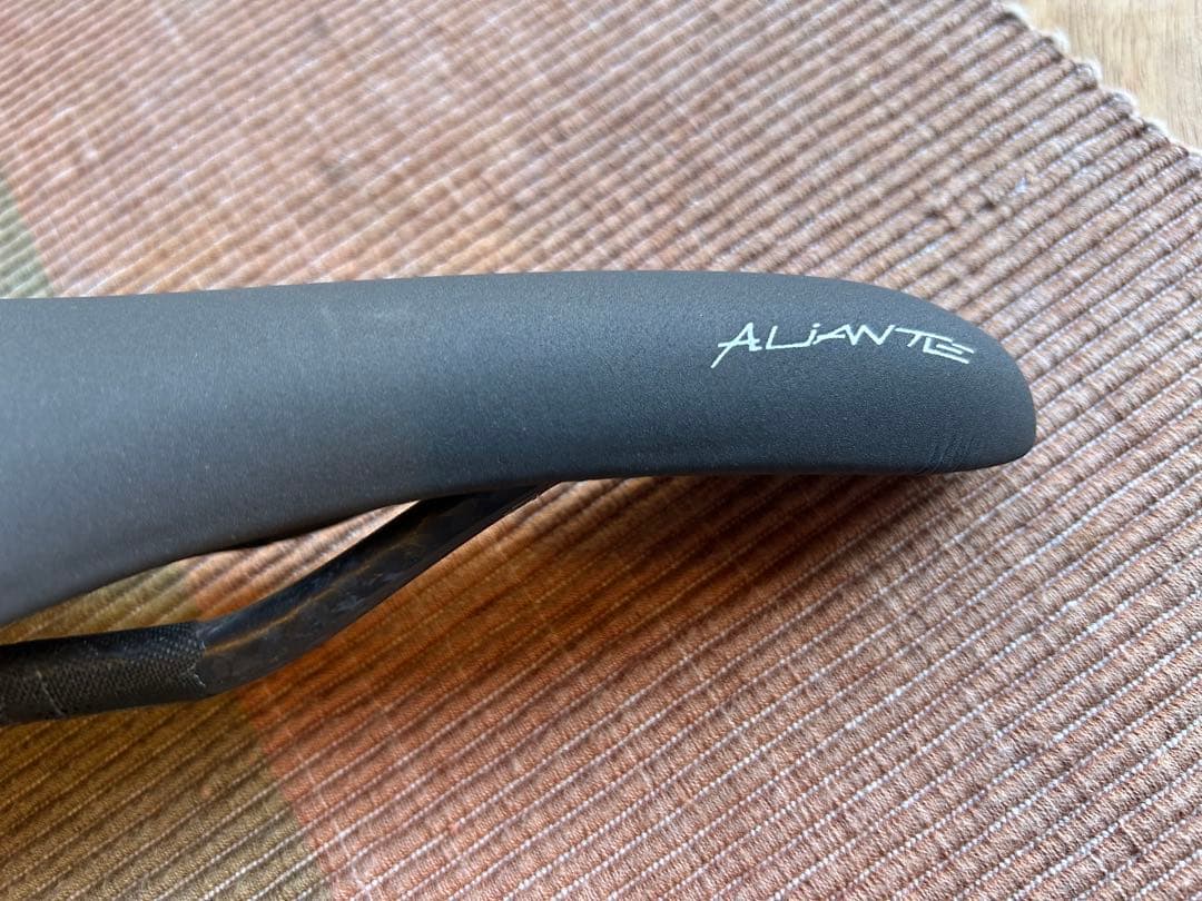 fizik アリアンテ　R3 カーボン　フィジーク　ロードバイク　ピスト