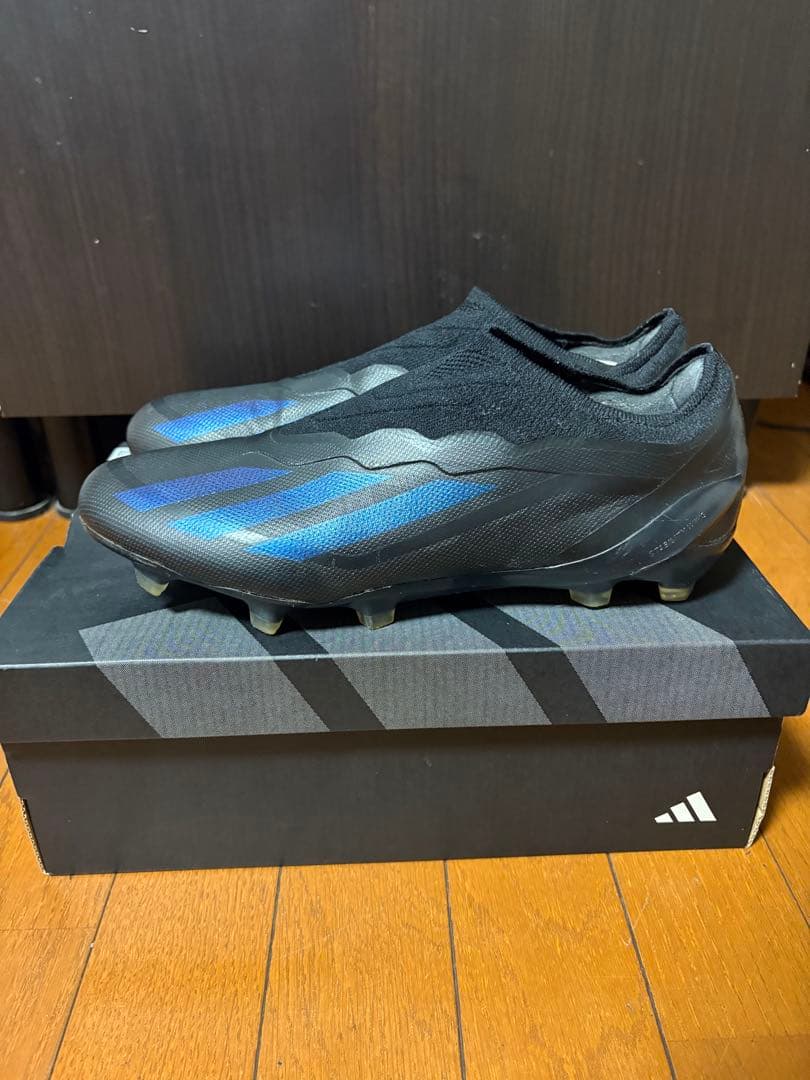 adidas サッカーシューズ ブラック/ブルーFG