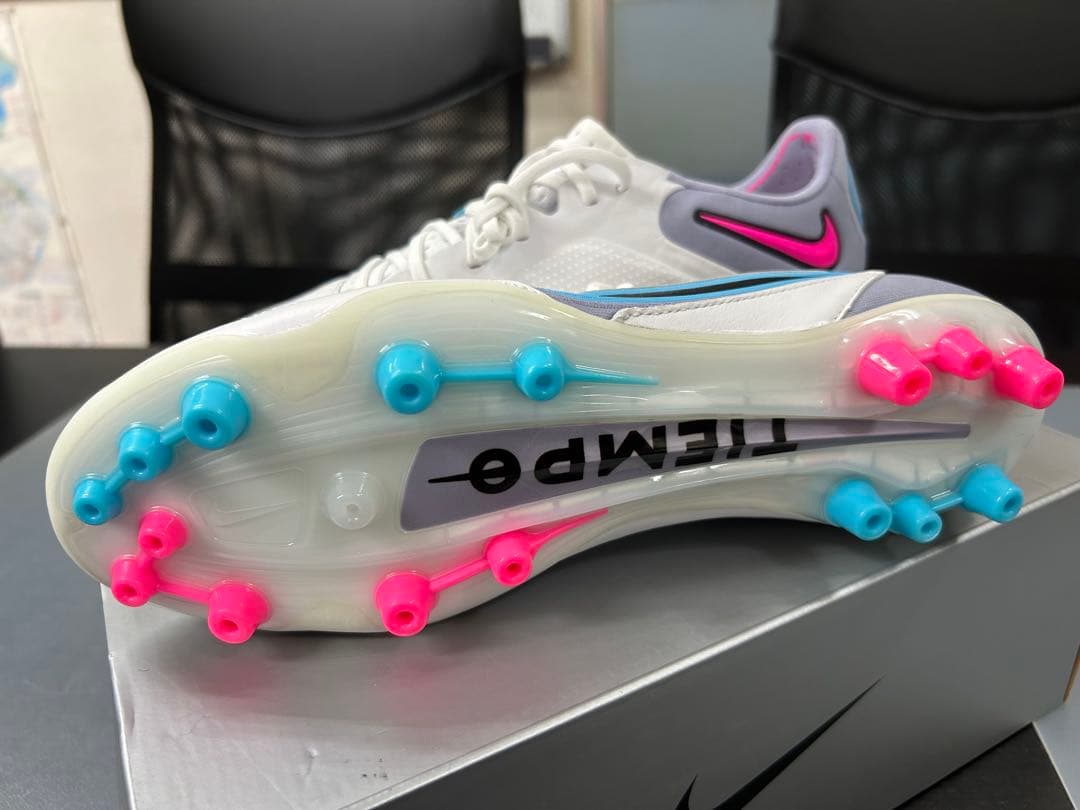Nike Tiempo サッカーシューズ ホワイト/グレー/ピンク