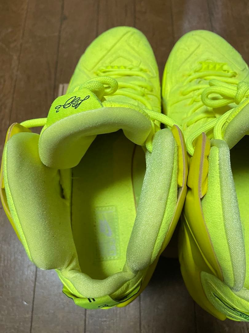 NIKEナイキ レブロン12 EXT ボルト／ボルト-ホワイト-ブラック