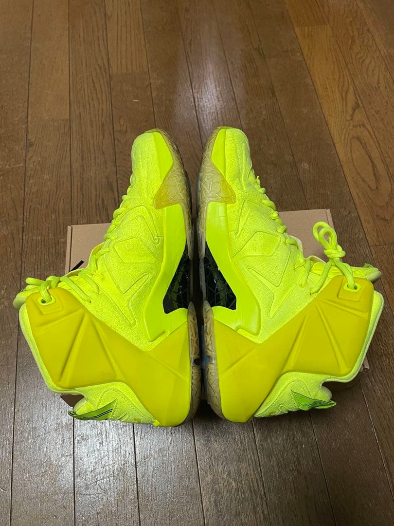 NIKEナイキ レブロン12 EXT ボルト／ボルト-ホワイト-ブラック