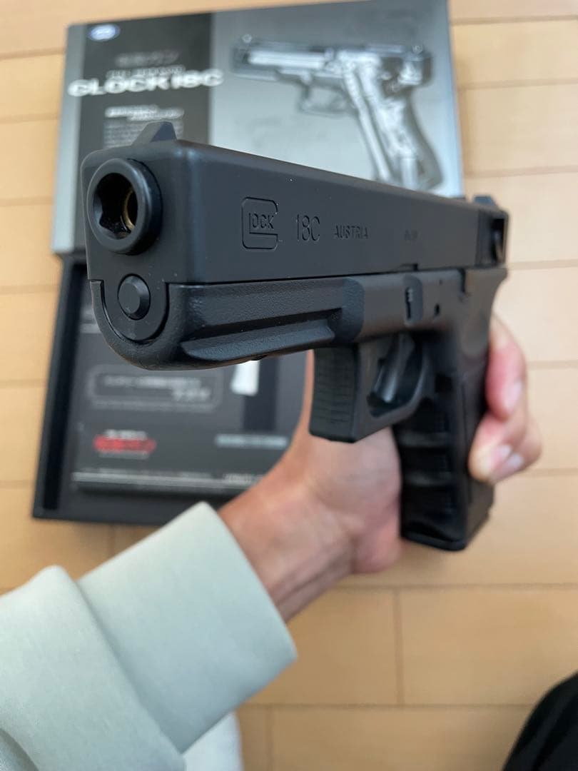 GLOCK 18C 電動ガン 2本マガジン付き