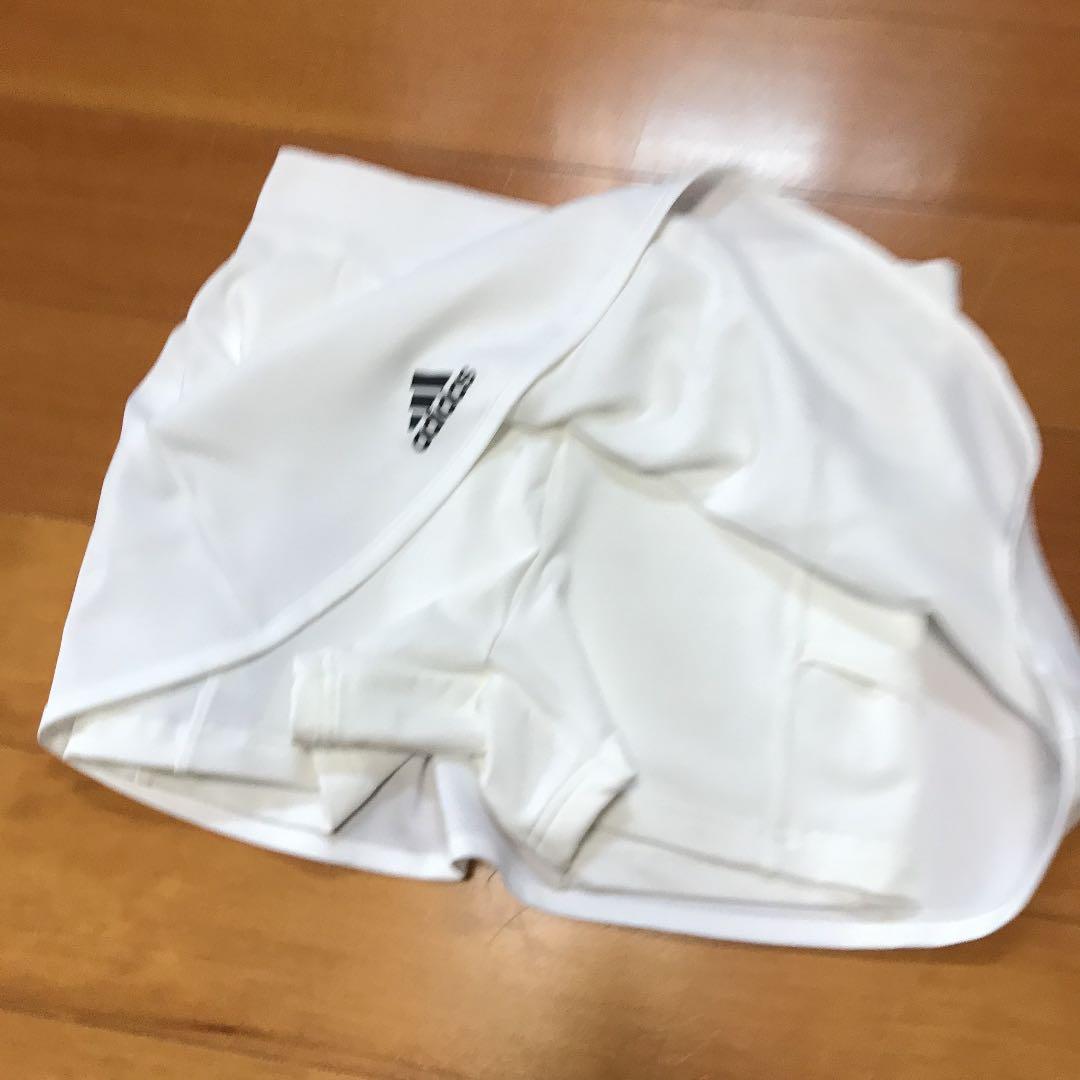 新品タグ付き　アディダス　スカート、シャツ