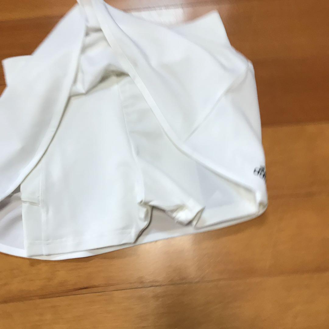 新品タグ付き　アディダス　スカート、シャツ