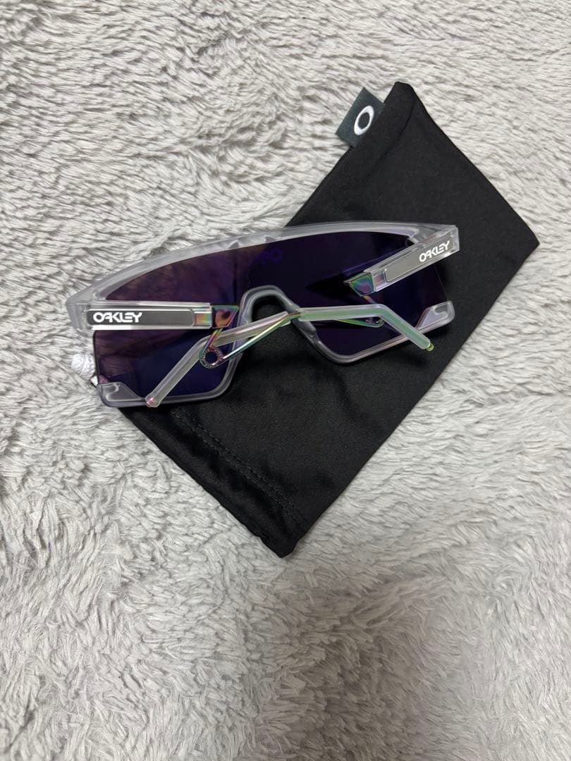 Oakley スポーツサングラス 紫色レンズ 収納ケース付き