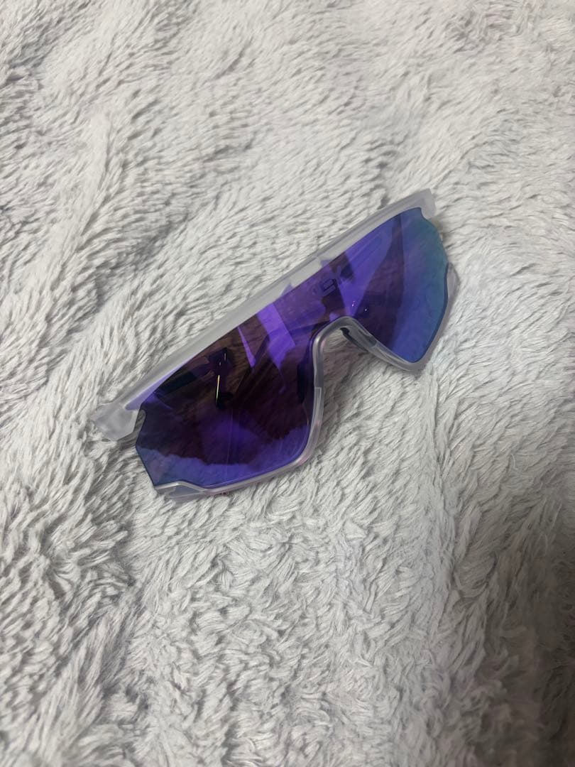 Oakley スポーツサングラス 紫色レンズ 収納ケース付き
