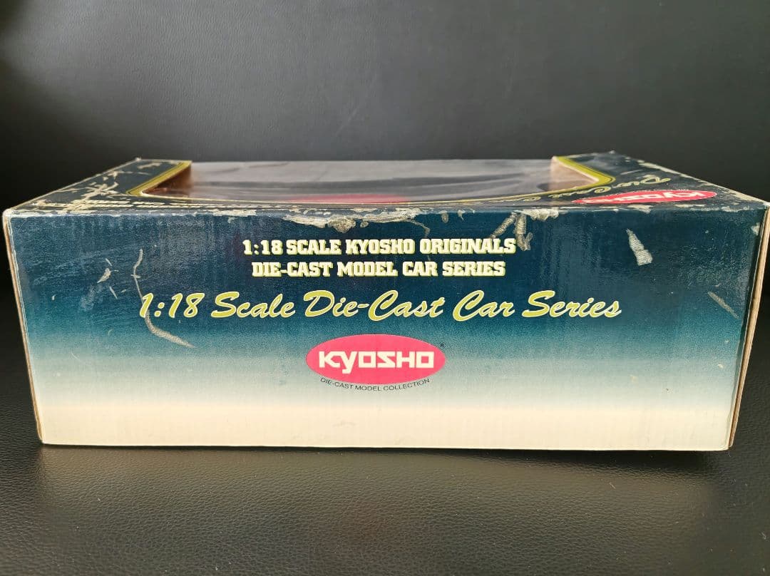 KYOSHO 日産スカイライン2000GT-R 1/18　ハコスカ