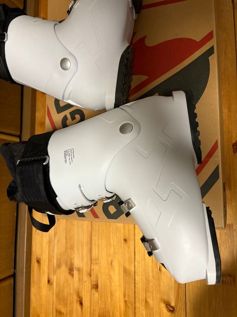 i*n様 スキーブーツ　ROSSIGNOL レディース　ロシニョール PURE