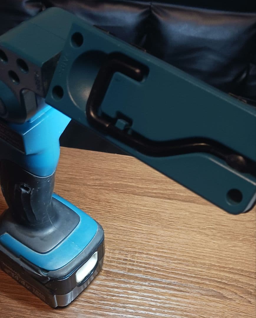 Makita-ML801ライトバッテリ付き