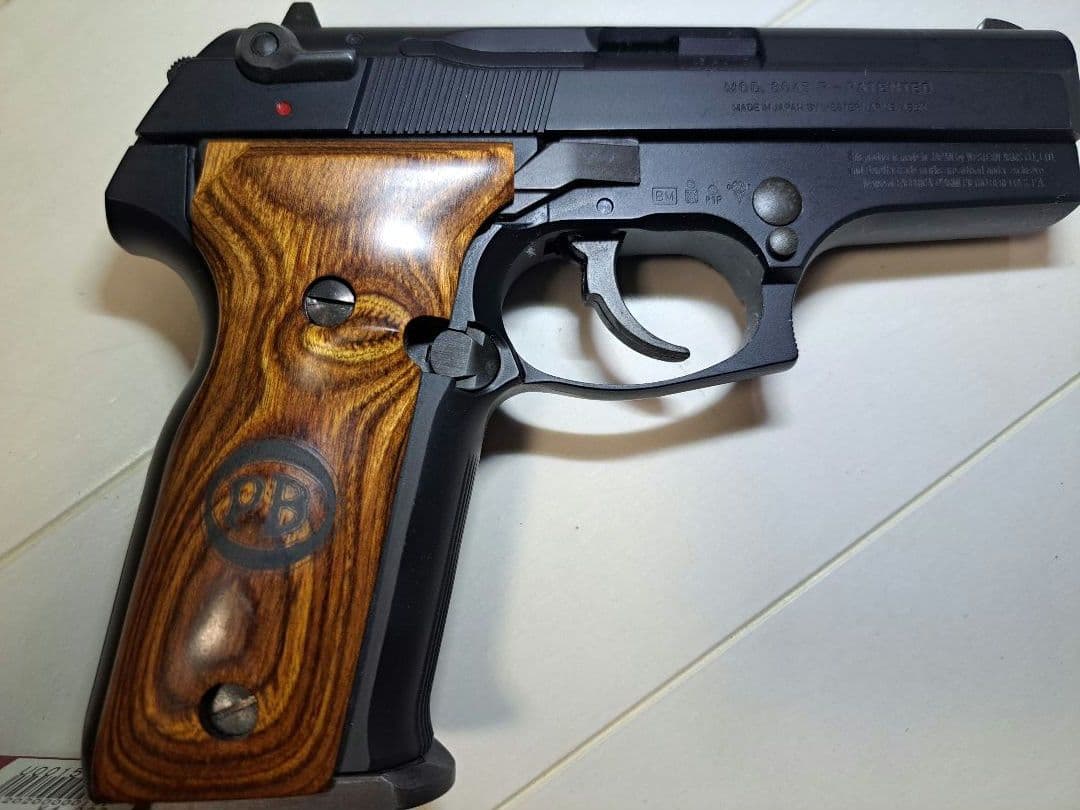 WA BERETTA M8045クーガー ウッドグリップ、予備マガジン付き