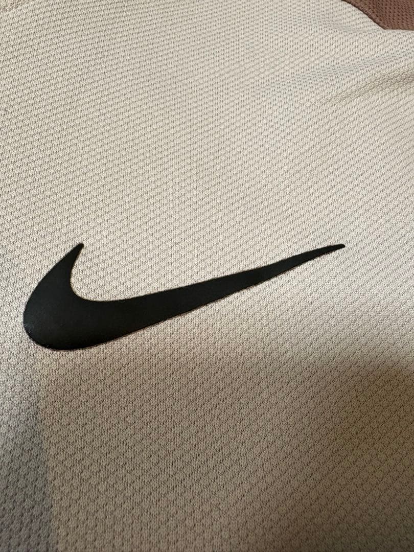 ナイキコートテニス Tシャツ Mサイズ美品