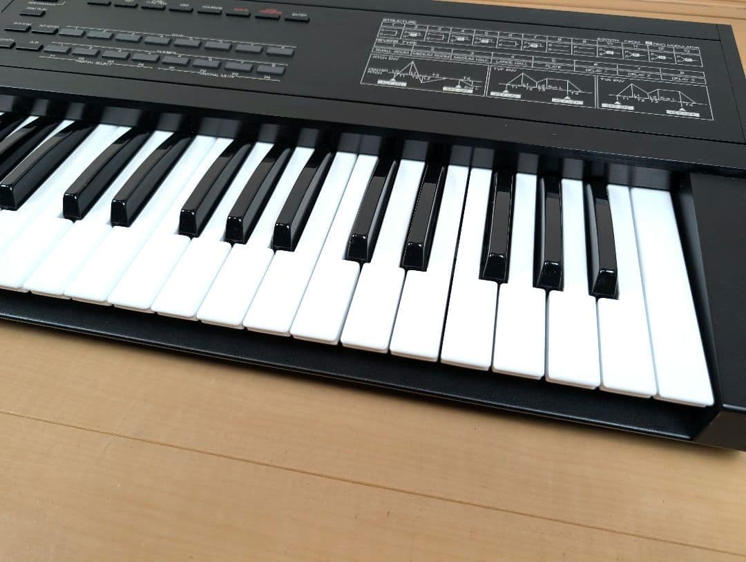 【美品】ROLAND D-10 シンセサイザー 61鍵盤 名機 LA音源