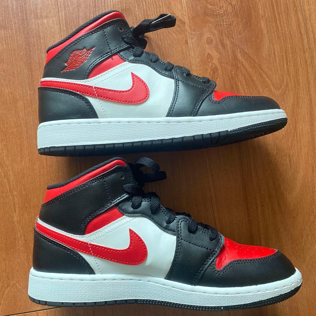 Nike Air Jordan 1 ミッドカットスニーカー赤黒白