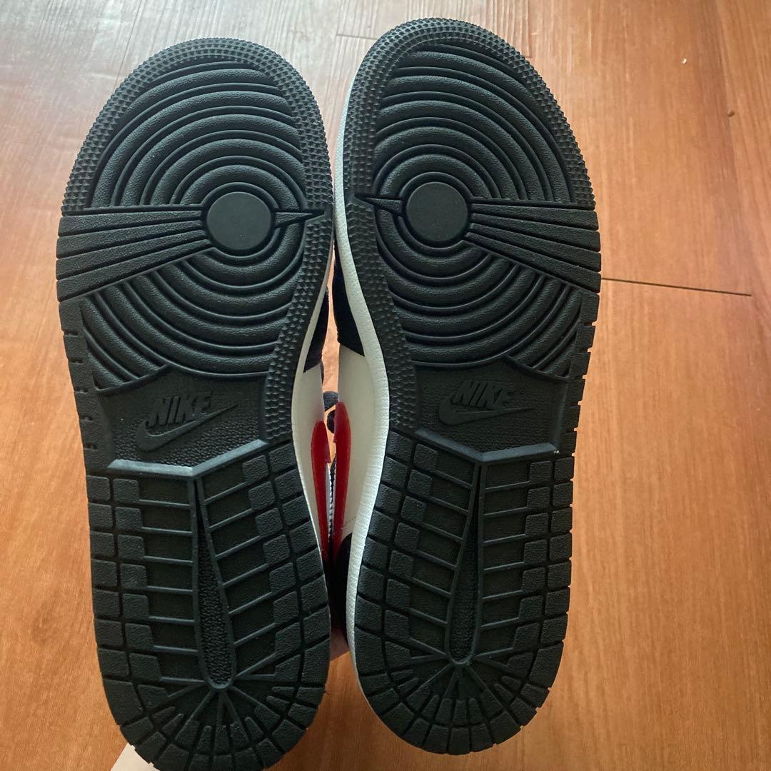 Nike Air Jordan 1 ミッドカットスニーカー赤黒白