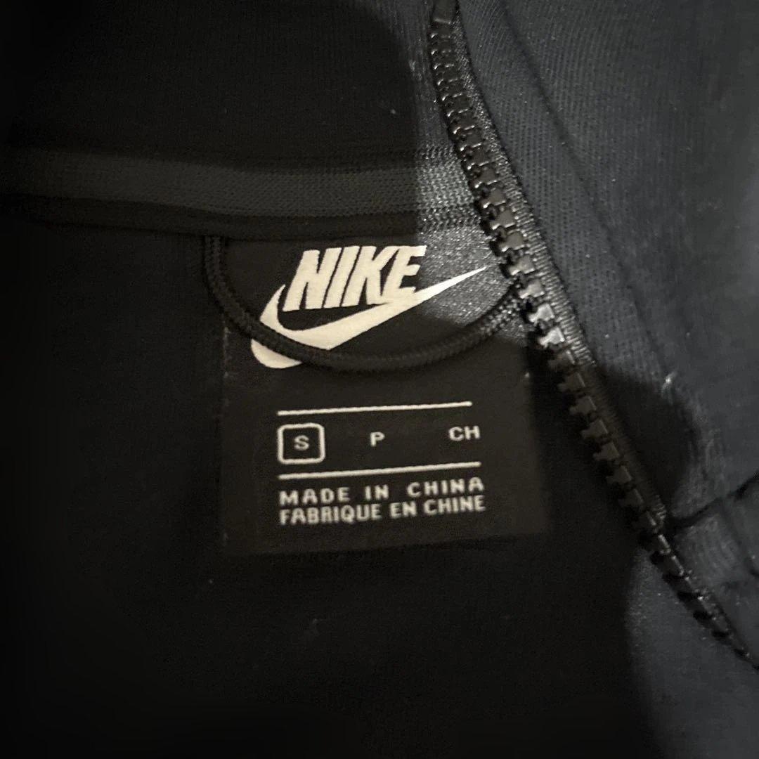m*d様 Nike テックフリース上