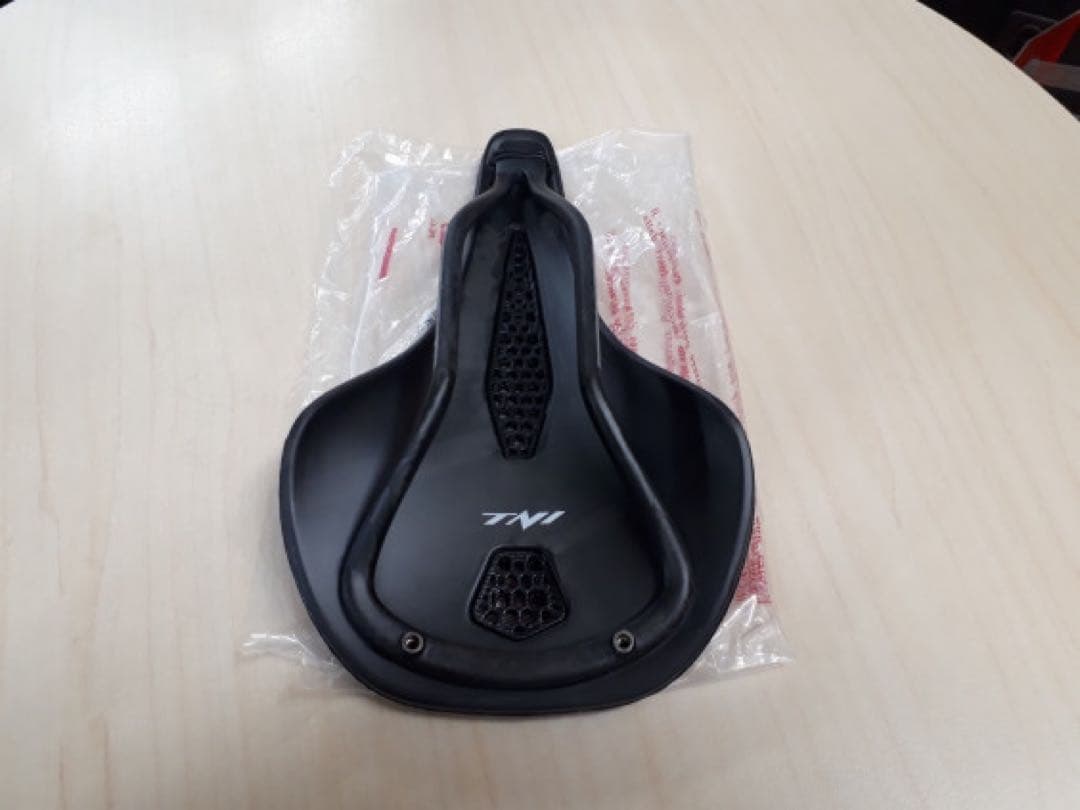 新品TNI 3D AeroFlow カーボンサドル Ⅱ power Romin