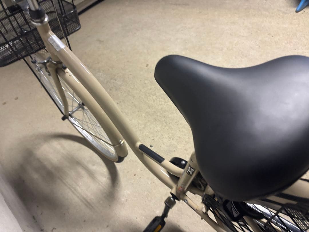 ベージュ シティサイクル クッションサドル付き