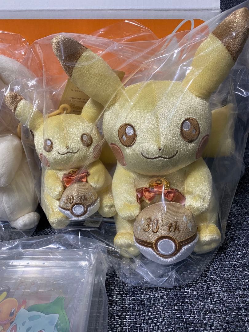うすいろピカチュウ　ピカピカピカチュウ　アクリルブロック　ぬいぐるみ　マスコット