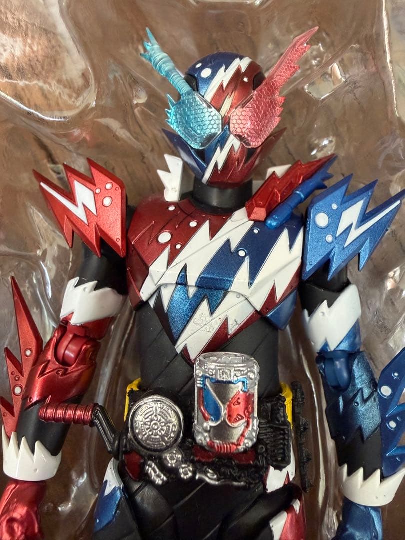 S.H.Figuarts 仮面ライダービルド ラビットタンクスパークリング