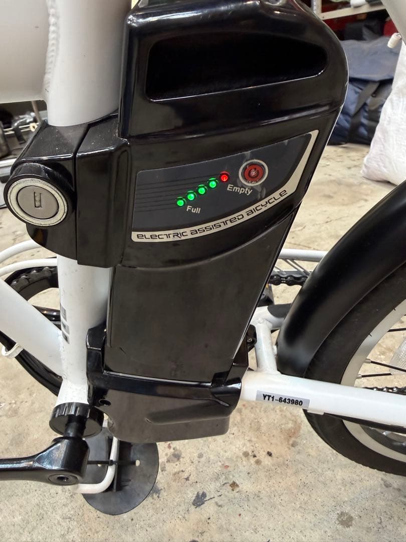 ホワイト 電動アシスト自転車 折り畳み20in