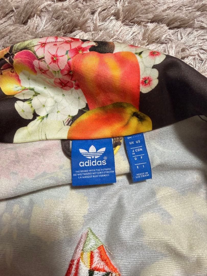 adidas アディダス花柄のトラックジャケットフローラル
