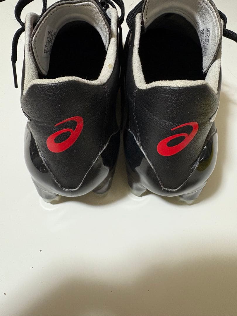 asics サッカーシューズ 黒