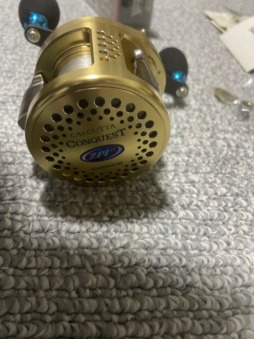 美品　シマノ 01カルカッタコンクエスト　ZPIハンドル付き
