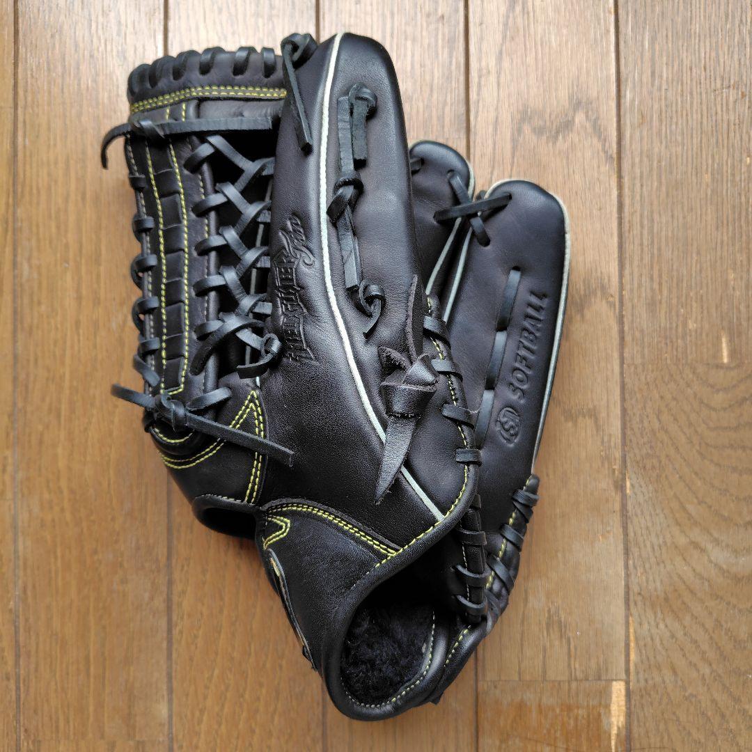 Mizuno ソフトボール用グローブとスパイク、グローブオイル付き