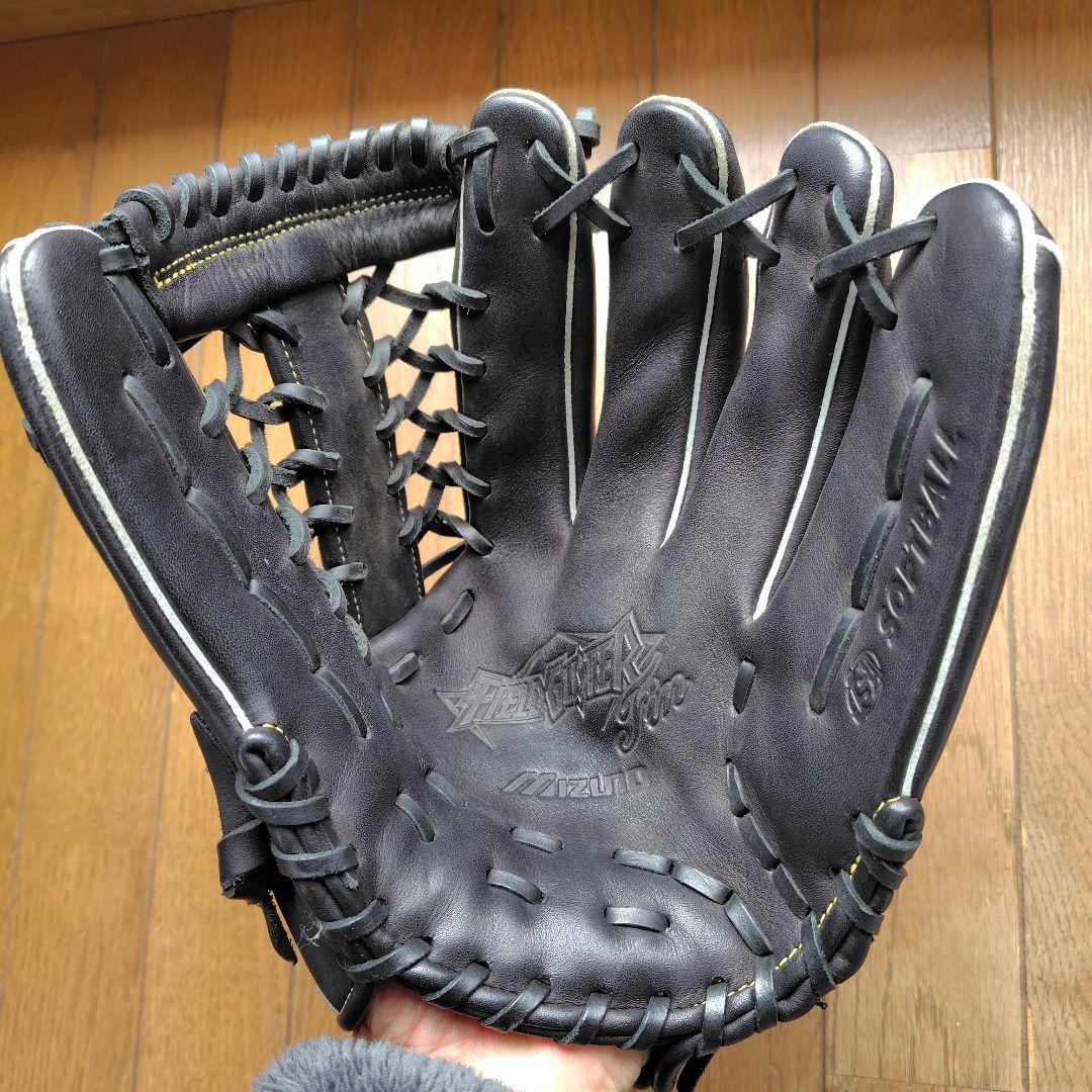 Mizuno ソフトボール用グローブとスパイク、グローブオイル付き