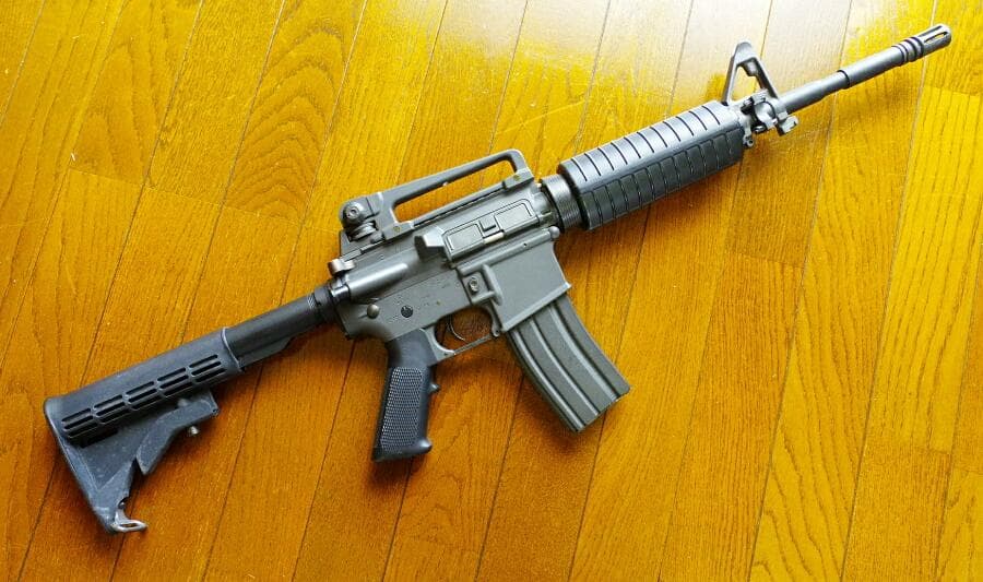 東京マルイ コルト M4A1カービン 300連射マガジン付き