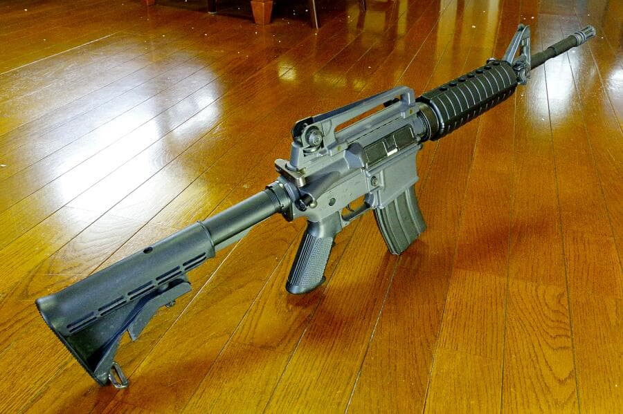 東京マルイ コルト M4A1カービン 300連射マガジン付き