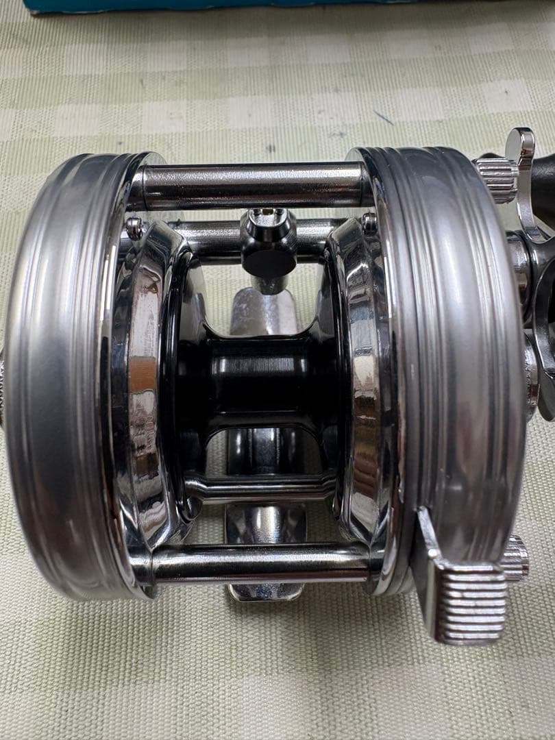 アブガルシア アンバサダー 4500CS シルバーAbu Garcia ABU