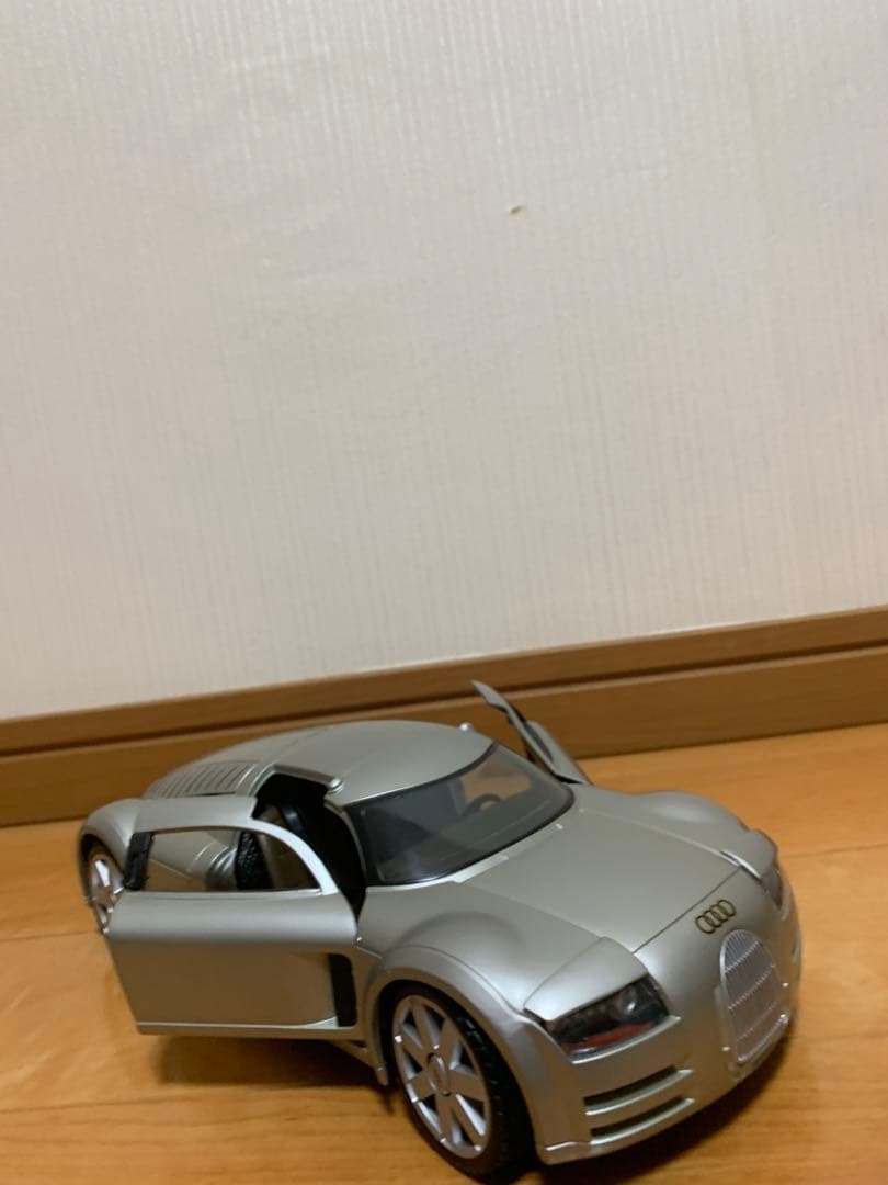Audi スポーツカー ミニカー シルバー