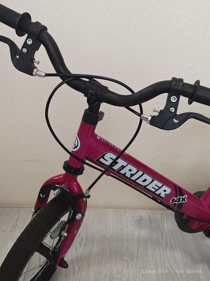 【極美品】STRIDER ストライダー　14X キッズバイク　フューシャピンク