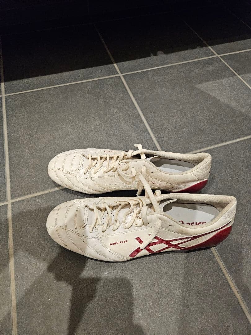 asics サッカーシューズ ホワイト/レッド