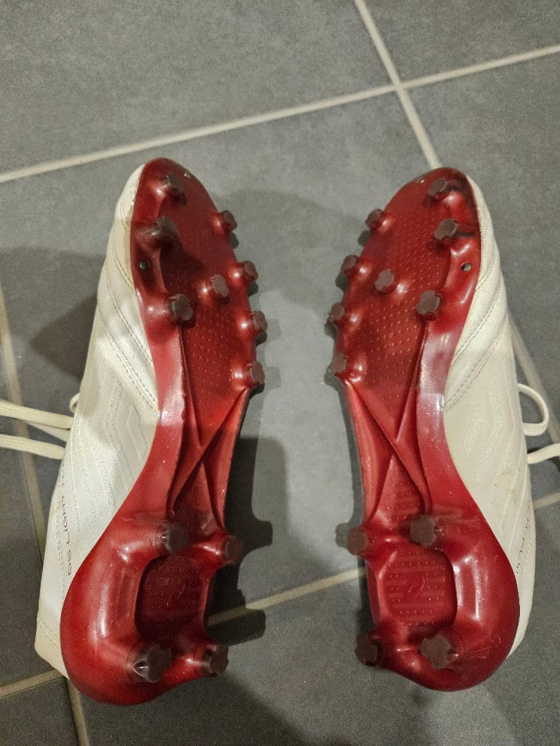 asics サッカーシューズ ホワイト/レッド