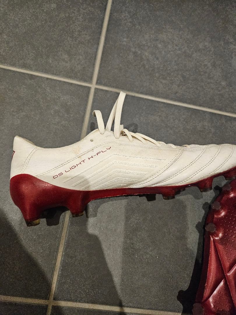asics サッカーシューズ ホワイト/レッド