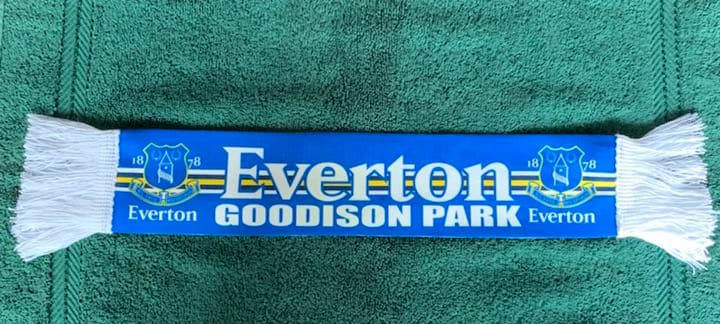 Everton カーキット2点(キャップ・マフラー)+ピンバッジ2点