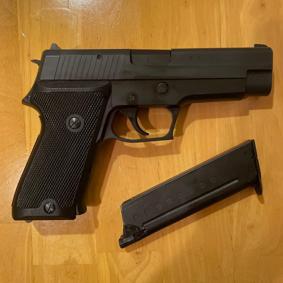 タナカ　SIG P220 IC 航空自衛隊9mm拳銃　ホルスター&オマケ付き