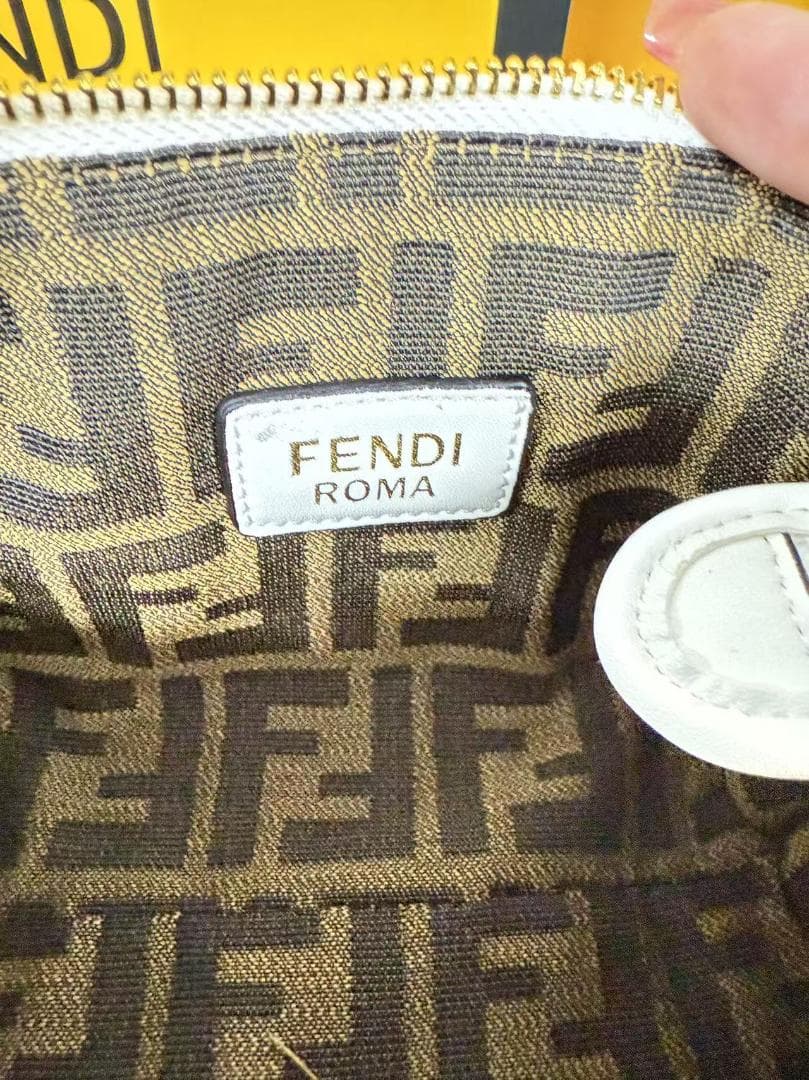 即日発送 FENDI ロゴプリント ミニハンドバッグ