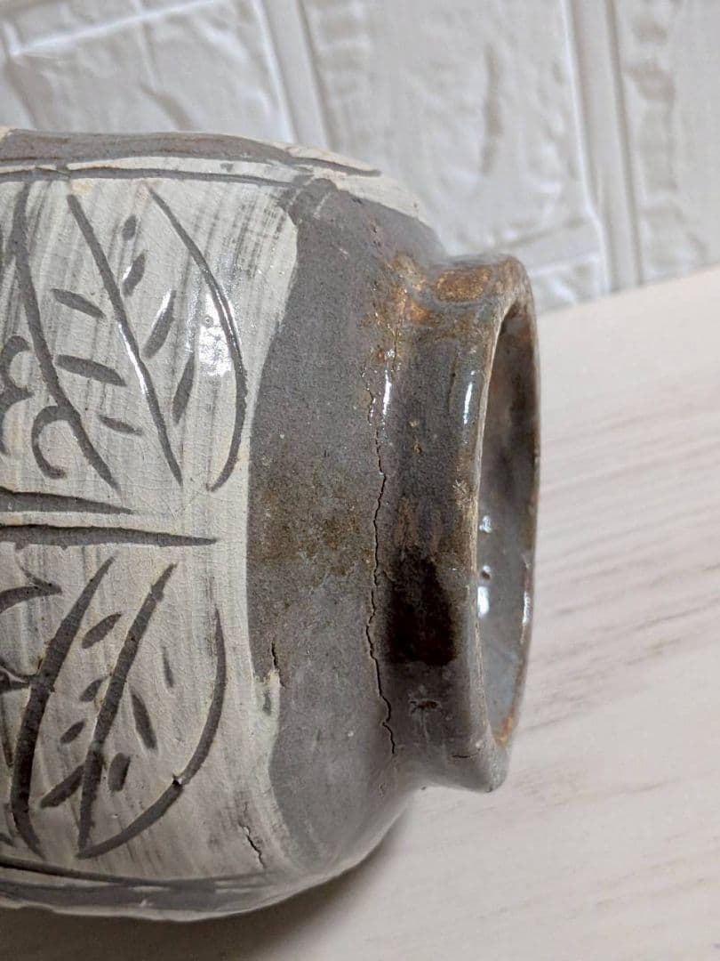 李朝？　粉青沙器　扁壺　牡丹文様　花器　花瓶　一輪挿し