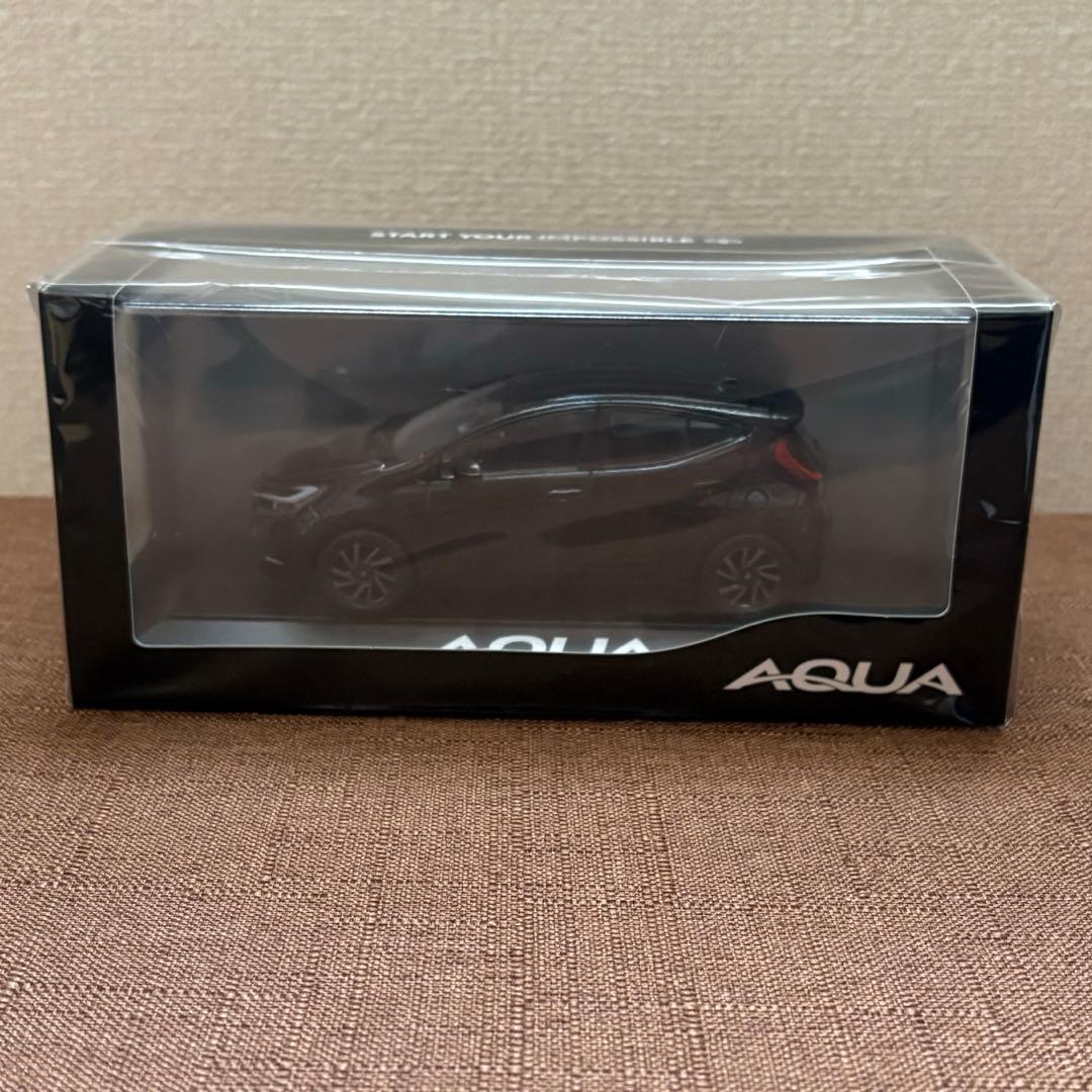 トヨタ　アクア　ミニカー　非売品