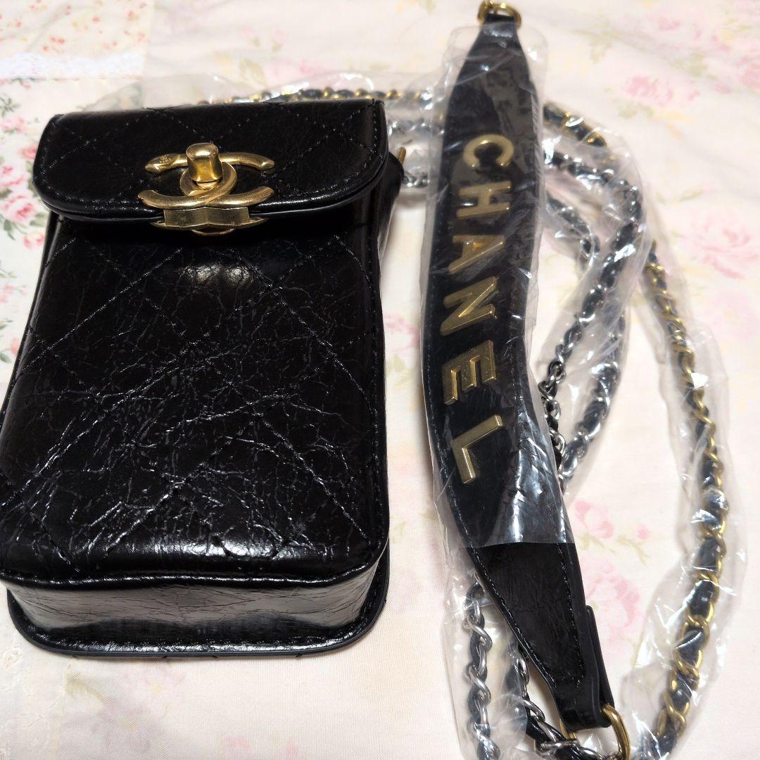 CHANELノベルティ携帯ポーチ