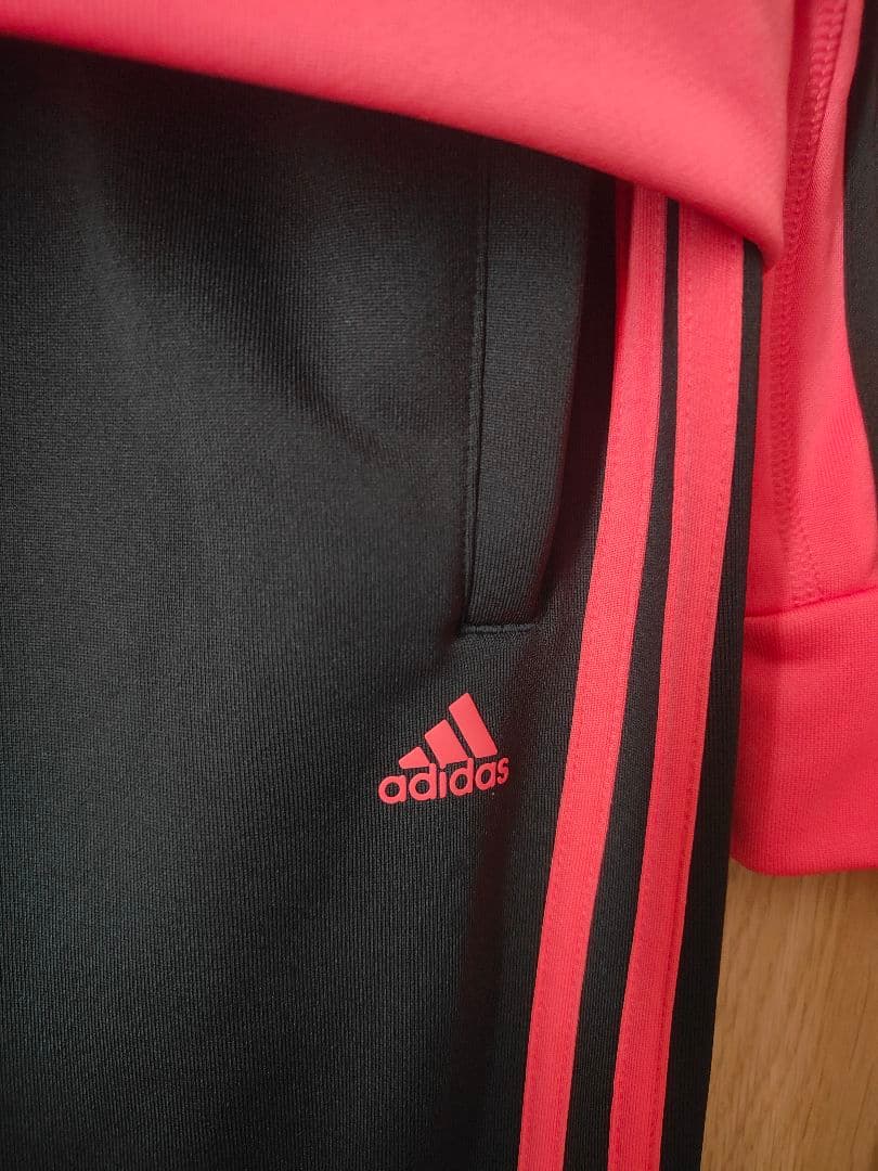 新品　adidas ジャージ上下セット ピンク・黒
