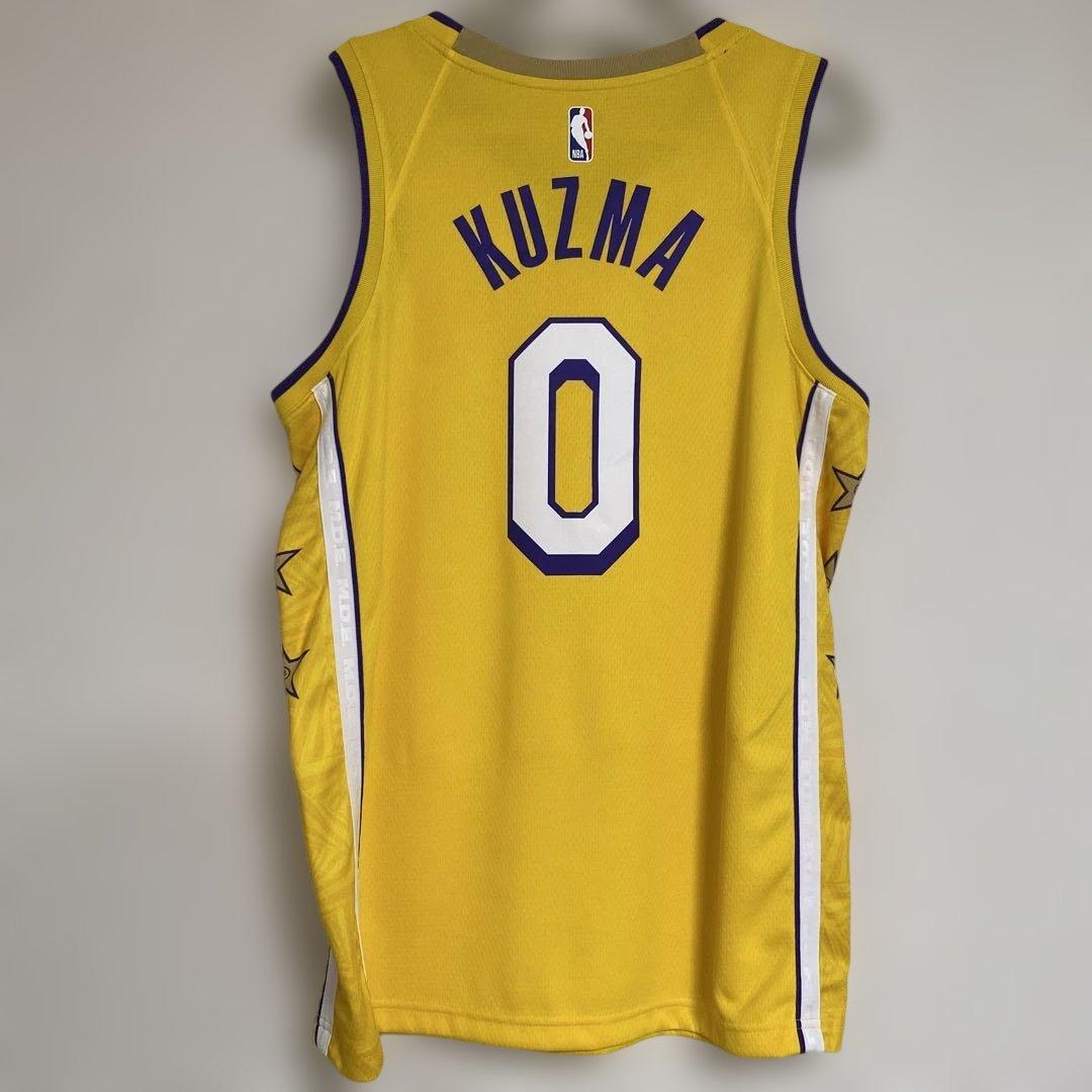 NBA カイル・クーズマ選手　レイカーズ　ユニフォーム