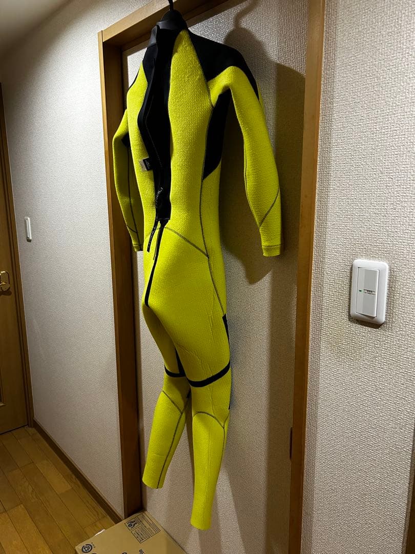 ほぼ新品かMサイズO'NEILL ウェットスーツ